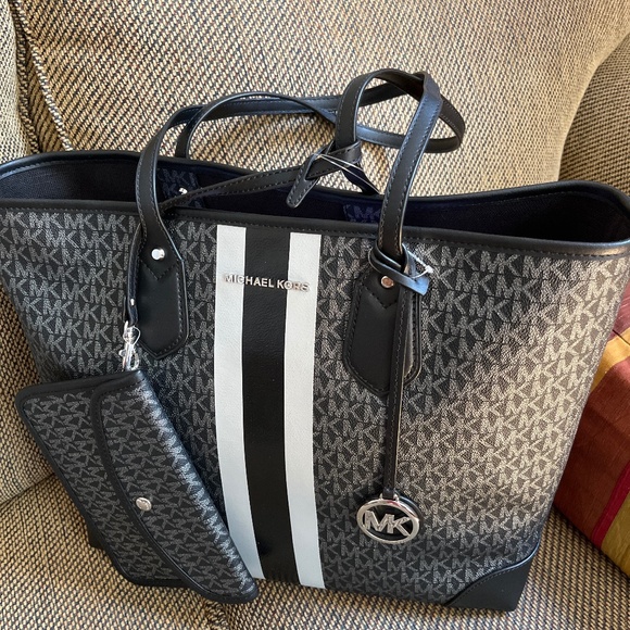 Michael Kors Eva Large Tote - Picture 1 of 5